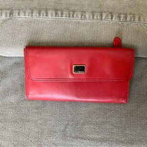 CLASSIC, LIZ CLAIBORNE LEATHER WALLETT.